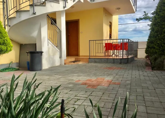 Shyqi Apartments